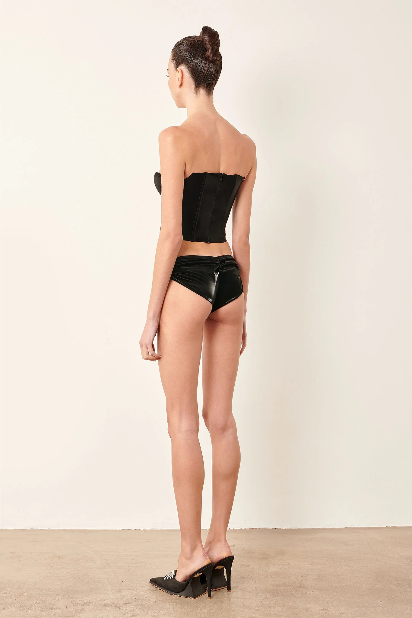 Xavi Hotpants Black - Image 5